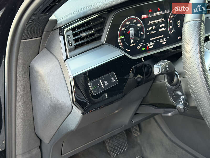 Внедорожник / Кроссовер Audi e-tron 2022 в Ужгороде