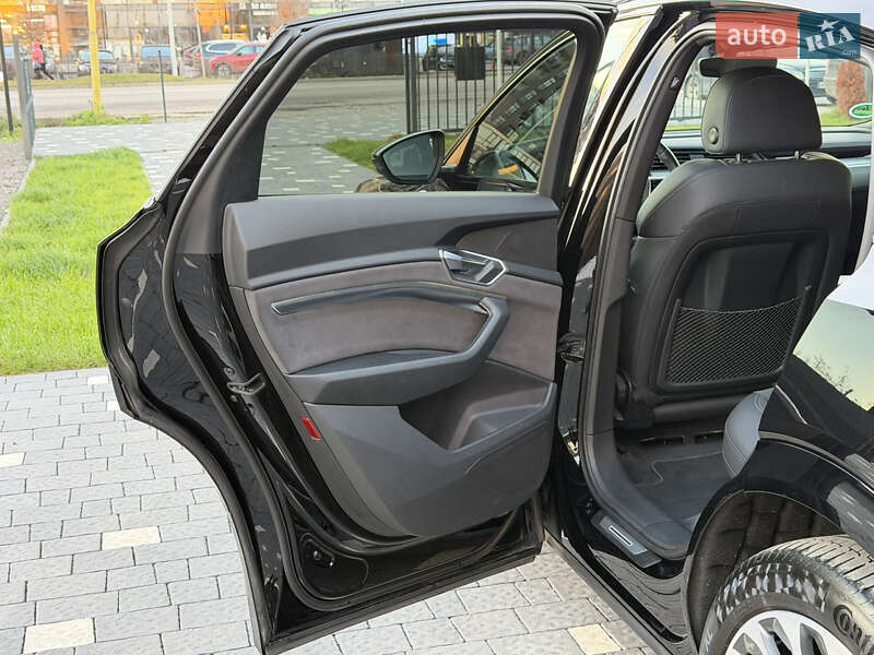Внедорожник / Кроссовер Audi e-tron 2022 в Ужгороде