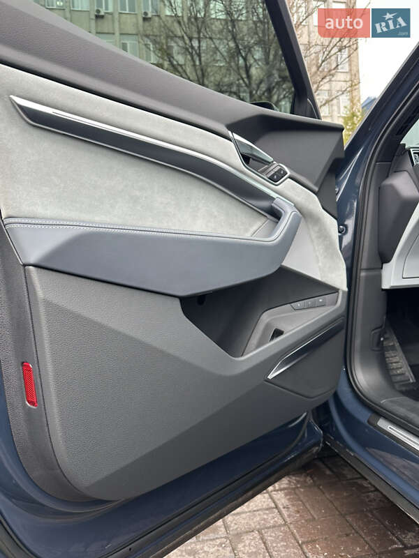 Позашляховик / Кросовер Audi e-tron 2020 в Дніпрі