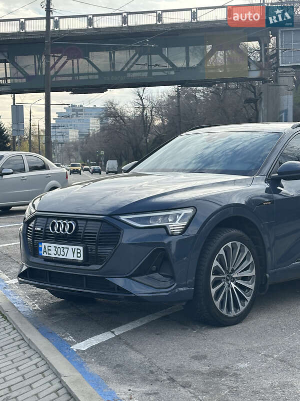 Внедорожник / Кроссовер Audi e-tron 2020 в Днепре фото 6 Внедорожник / Кроссовер Audi e-tron 2020 в Днепре