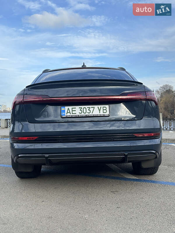 Внедорожник / Кроссовер Audi e-tron 2020 в Днепре фото 13 Внедорожник / Кроссовер Audi e-tron 2020 в Днепре