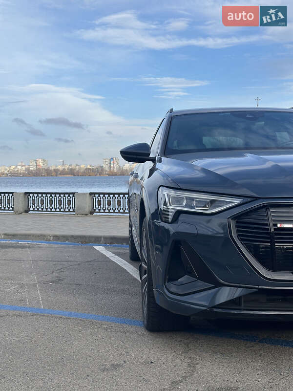 Внедорожник / Кроссовер Audi e-tron 2020 в Днепре фото 8 Внедорожник / Кроссовер Audi e-tron 2020 в Днепре