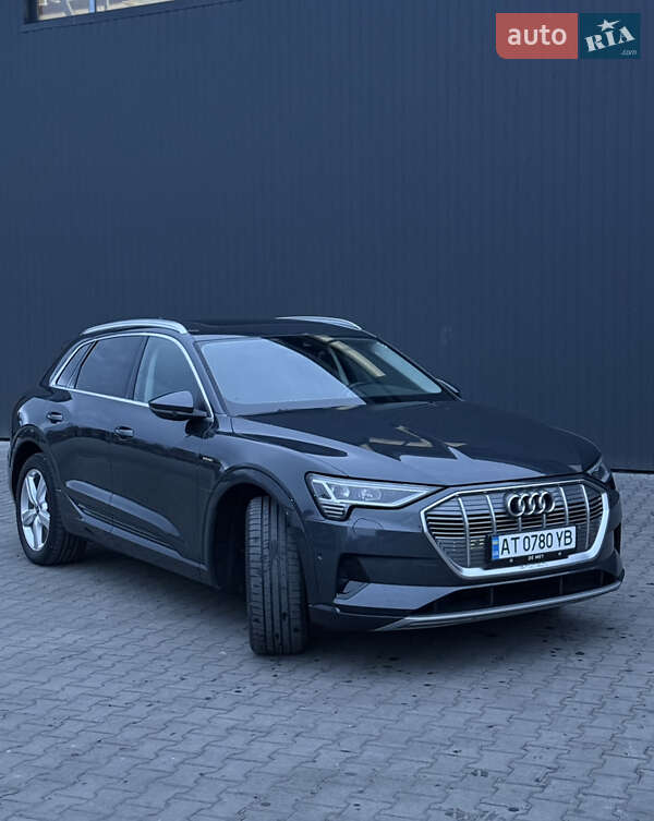 Внедорожник / Кроссовер Audi e-tron 2022 в Калуше