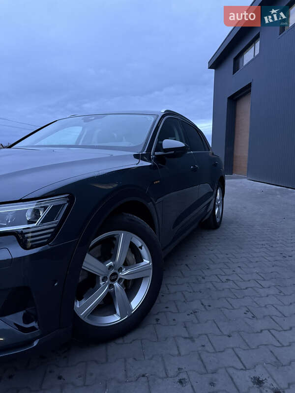 Внедорожник / Кроссовер Audi e-tron 2022 в Калуше