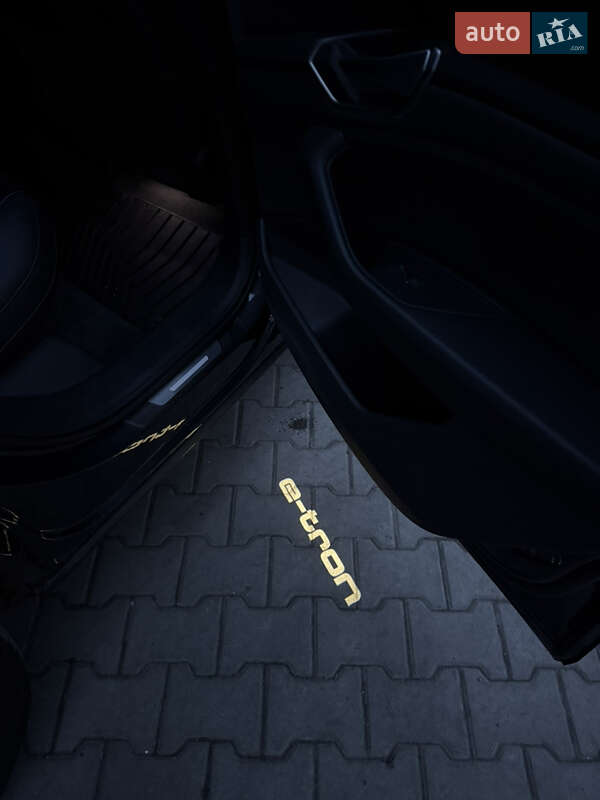 Внедорожник / Кроссовер Audi e-tron 2022 в Калуше