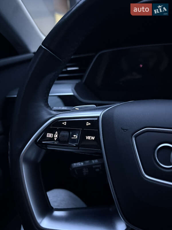 Внедорожник / Кроссовер Audi e-tron 2022 в Калуше