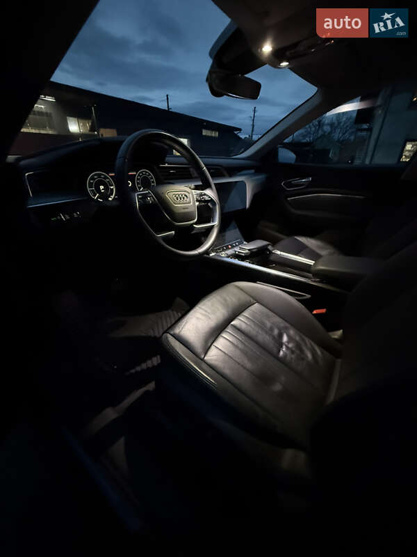 Внедорожник / Кроссовер Audi e-tron 2022 в Калуше