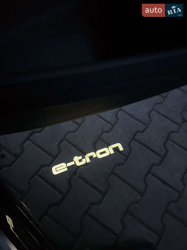 Внедорожник / Кроссовер Audi e-tron 2022 в Калуше
