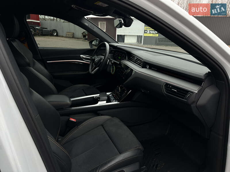 Внедорожник / Кроссовер Audi e-tron 2022 в Ровно