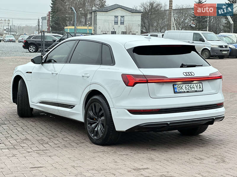 Внедорожник / Кроссовер Audi e-tron 2022 в Ровно
