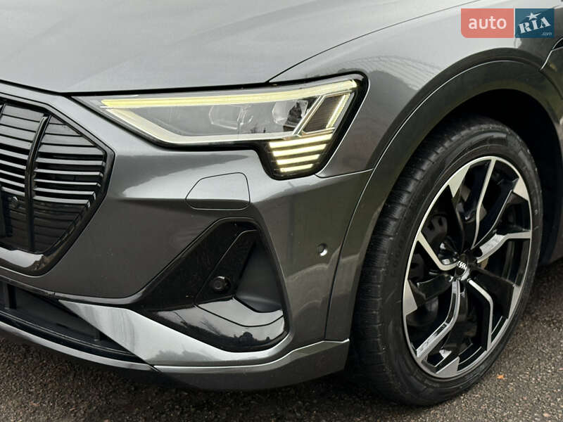 Внедорожник / Кроссовер Audi e-tron 2022 в Ровно