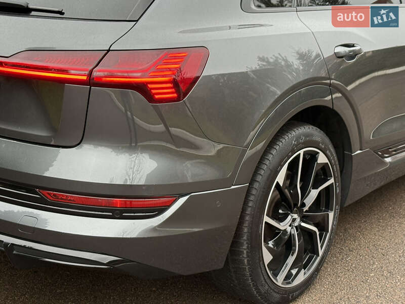 Внедорожник / Кроссовер Audi e-tron 2022 в Ровно