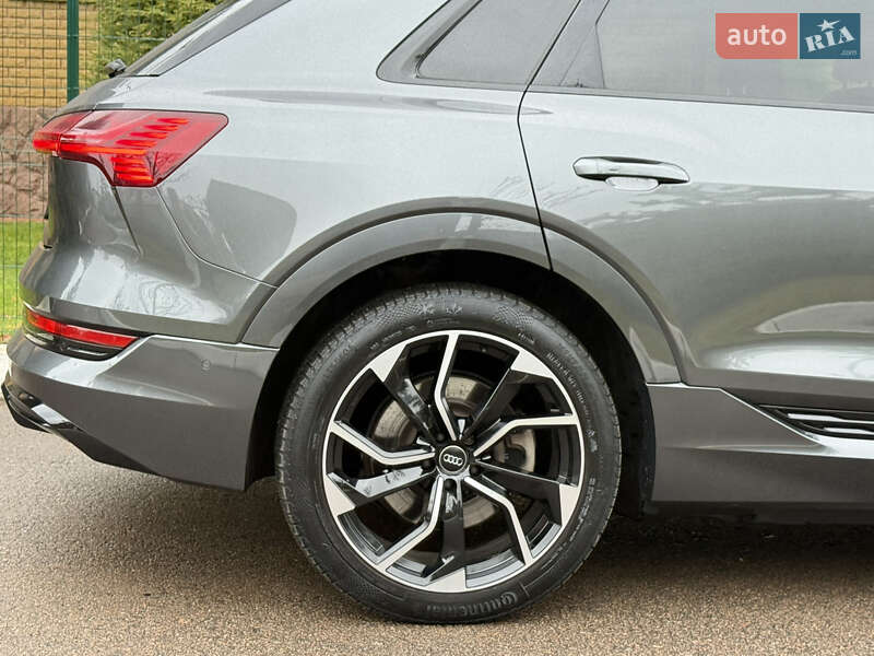 Внедорожник / Кроссовер Audi e-tron 2022 в Ровно
