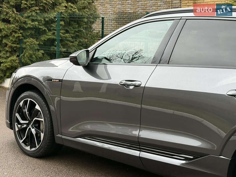 Внедорожник / Кроссовер Audi e-tron 2022 в Ровно