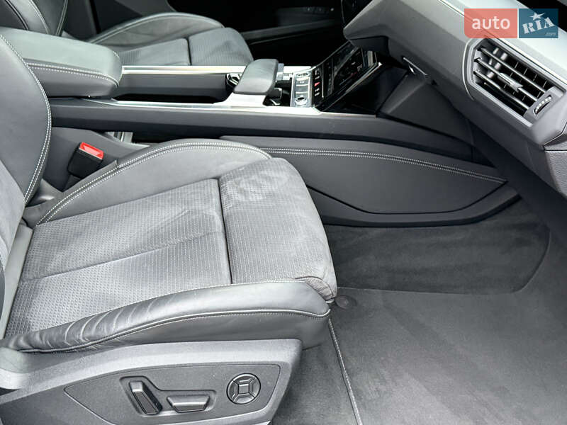 Внедорожник / Кроссовер Audi e-tron 2022 в Ровно