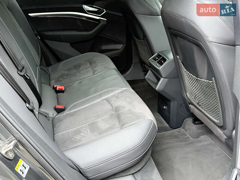 Внедорожник / Кроссовер Audi e-tron 2022 в Ровно