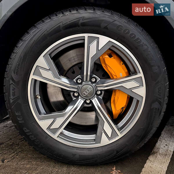 Внедорожник / Кроссовер Audi e-tron 2019 в Киеве фото 18 Внедорожник / Кроссовер Audi e-tron 2019 в Киеве