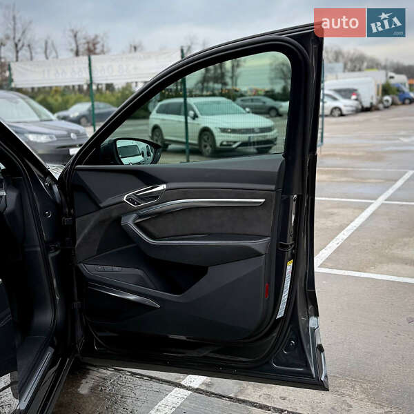 Внедорожник / Кроссовер Audi e-tron 2019 в Киеве фото 27 Внедорожник / Кроссовер Audi e-tron 2019 в Киеве