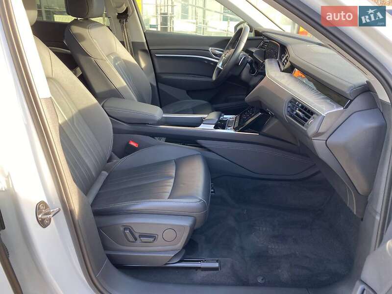 Внедорожник / Кроссовер Audi e-tron 2021 в Львове фото 26 Внедорожник / Кроссовер Audi e-tron 2021 в Львове