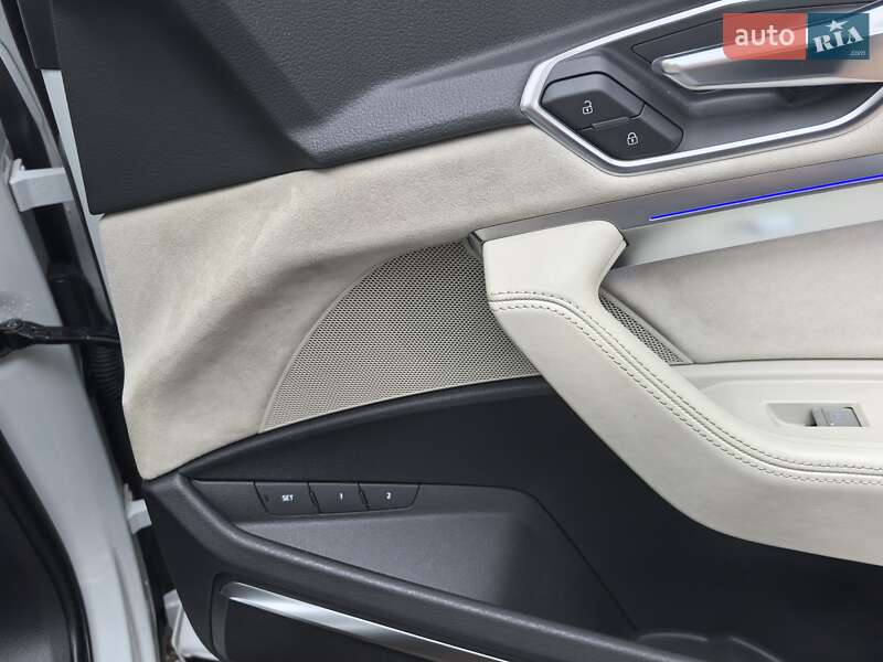 Внедорожник / Кроссовер Audi e-tron 2019 в Киеве