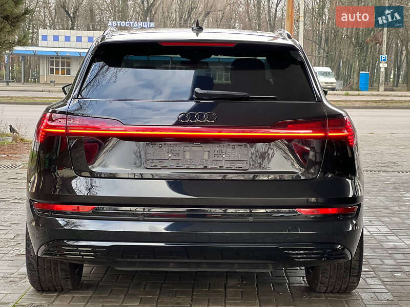 Внедорожник / Кроссовер Audi e-tron 2022 в Днепре