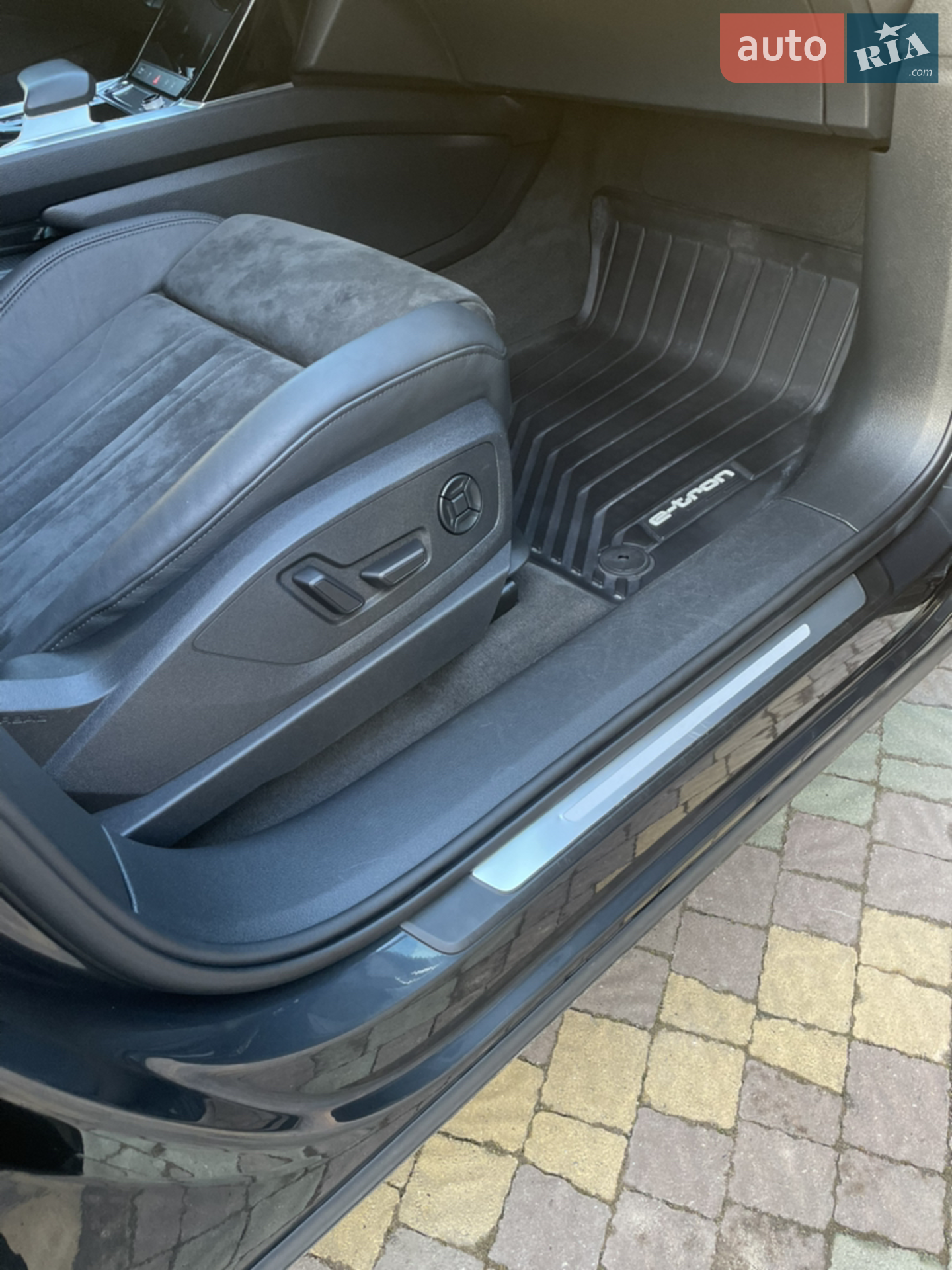 2020 Audi e-tron - мініатюра 18