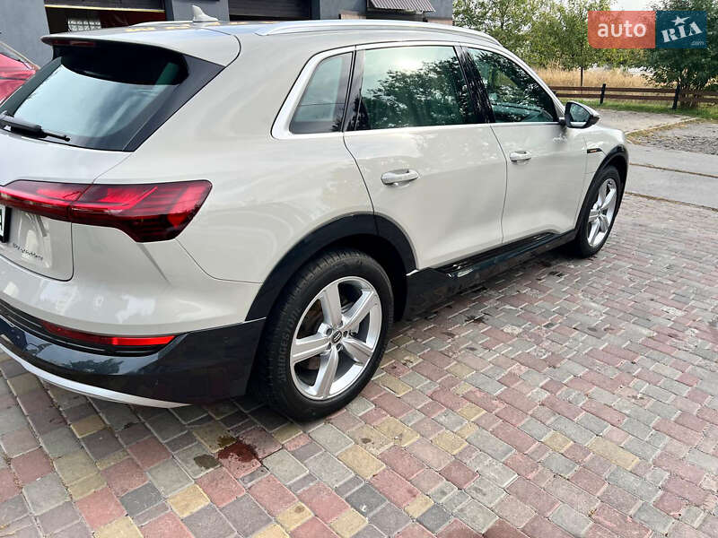Внедорожник / Кроссовер Audi e-tron 2020 в Харькове