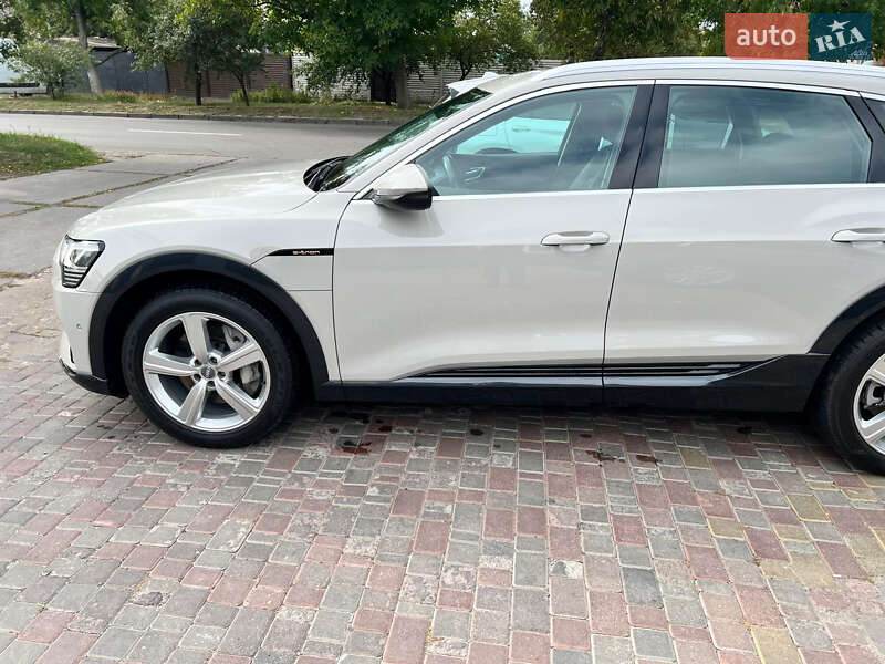 Внедорожник / Кроссовер Audi e-tron 2020 в Харькове