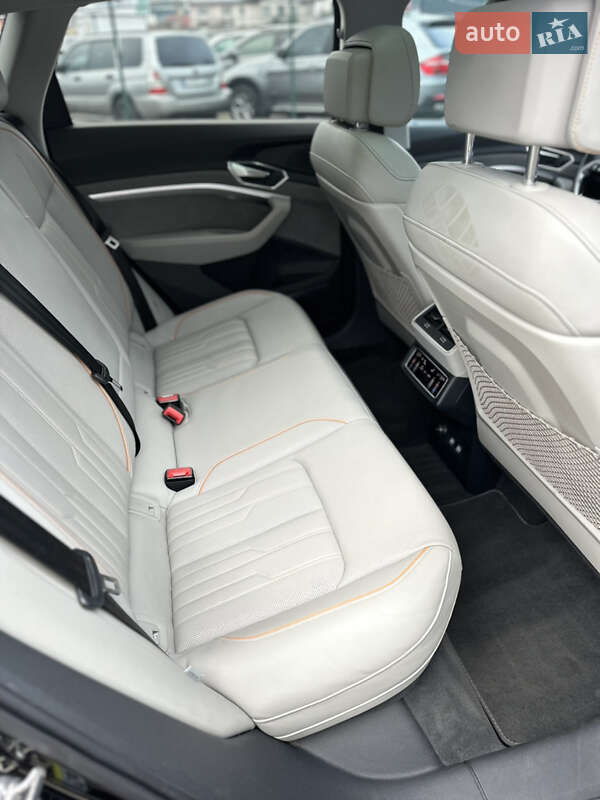 Внедорожник / Кроссовер Audi e-tron 2019 в Киеве