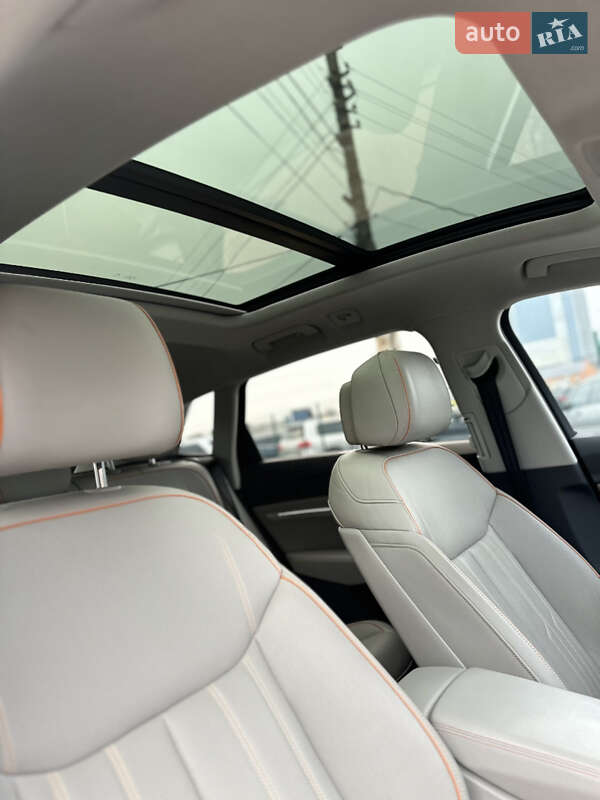 Внедорожник / Кроссовер Audi e-tron 2019 в Киеве