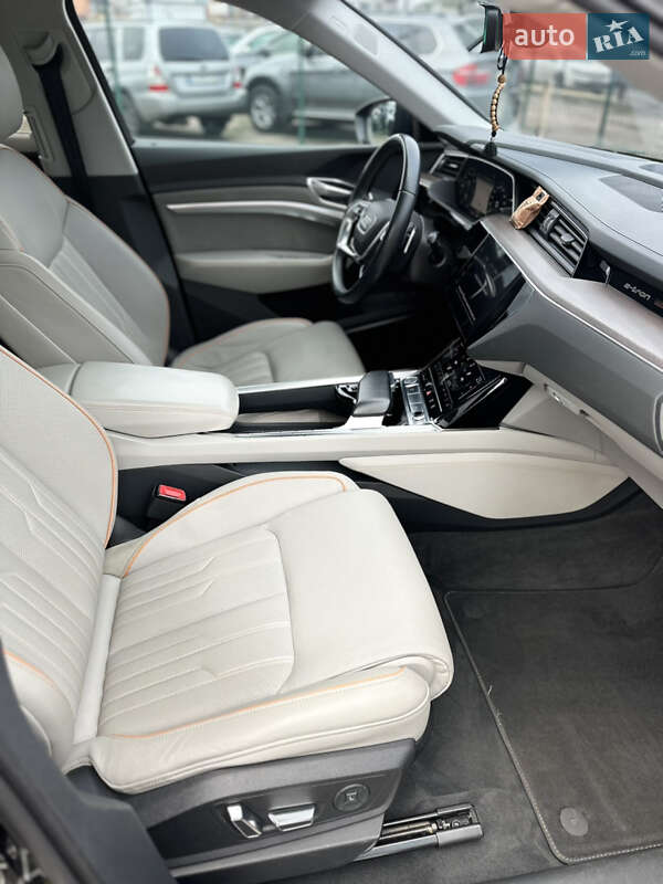 Внедорожник / Кроссовер Audi e-tron 2019 в Киеве