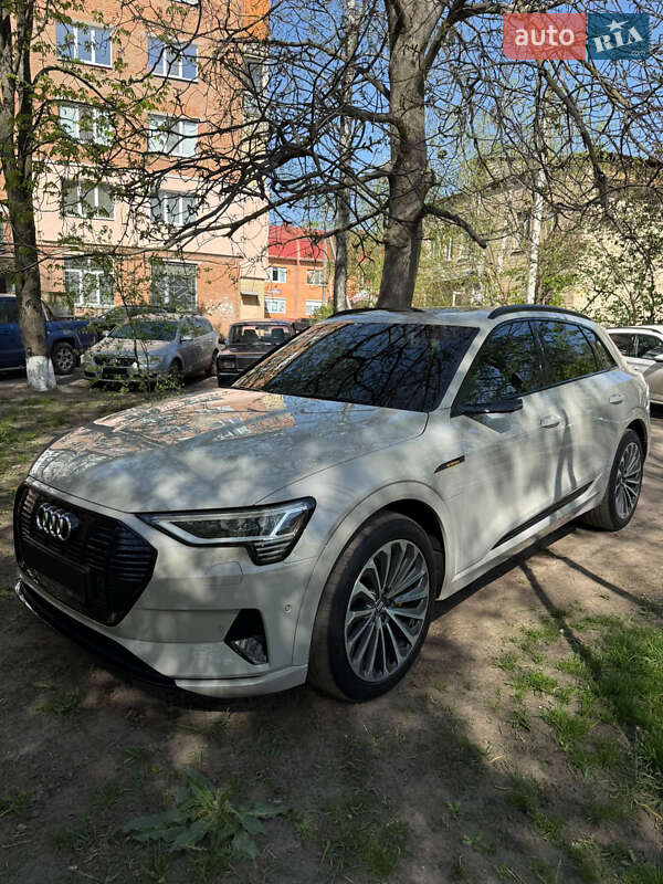 Внедорожник / Кроссовер Audi e-tron 2019 в Полтаве