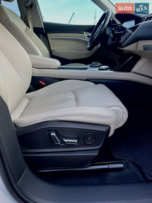 Внедорожник / Кроссовер Audi e-tron 2019 в Тернополе