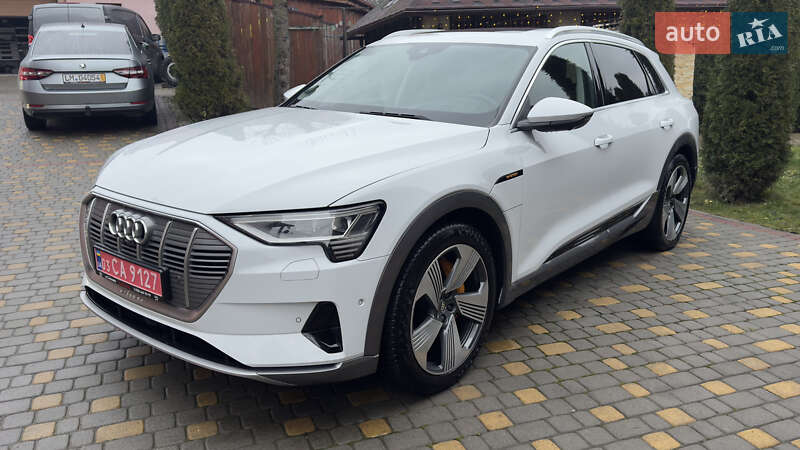 Внедорожник / Кроссовер Audi e-tron 2019 в Сваляве