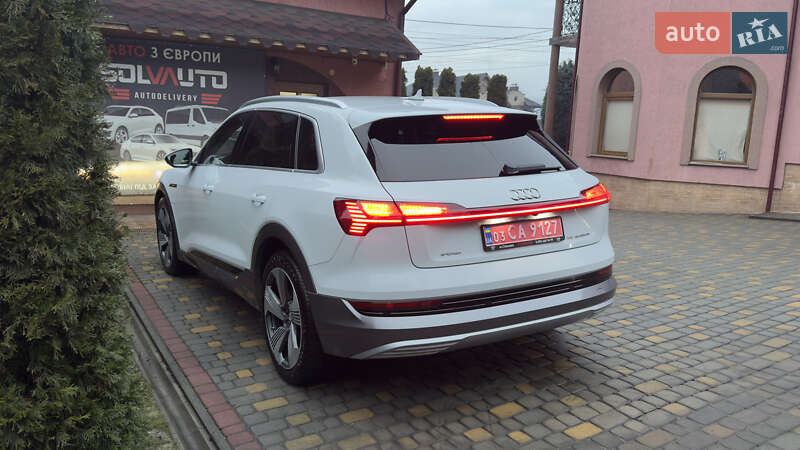 Внедорожник / Кроссовер Audi e-tron 2019 в Сваляве