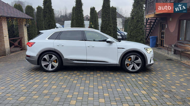 Внедорожник / Кроссовер Audi e-tron 2019 в Сваляве