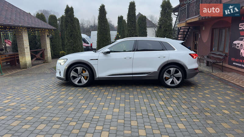 Внедорожник / Кроссовер Audi e-tron 2019 в Сваляве