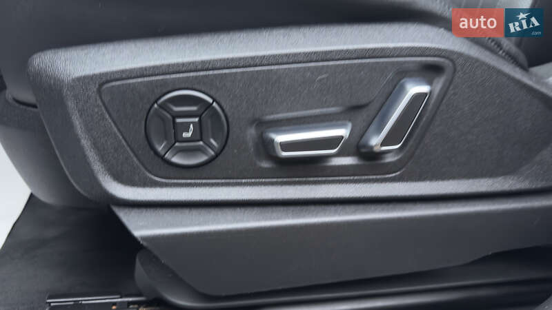 Внедорожник / Кроссовер Audi e-tron 2019 в Сваляве