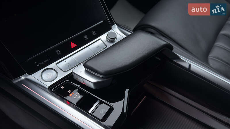 Внедорожник / Кроссовер Audi e-tron 2019 в Сваляве