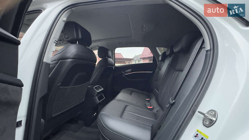 Внедорожник / Кроссовер Audi e-tron 2019 в Сваляве