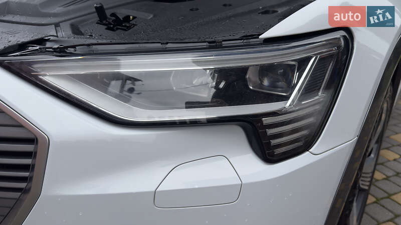 Внедорожник / Кроссовер Audi e-tron 2019 в Сваляве