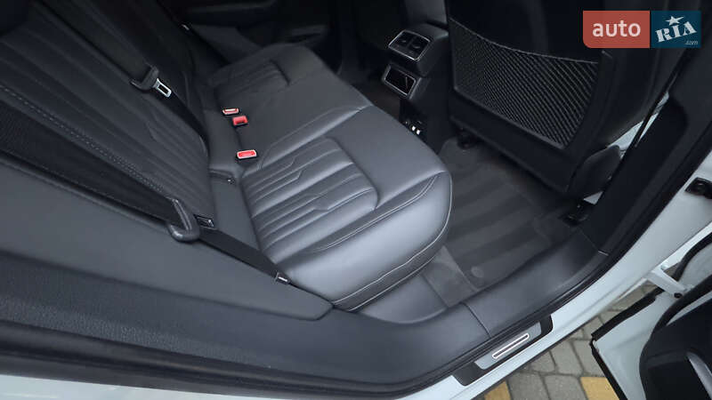 Внедорожник / Кроссовер Audi e-tron 2019 в Сваляве