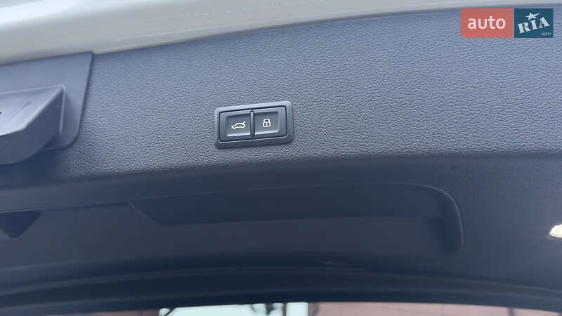 Внедорожник / Кроссовер Audi e-tron 2019 в Сваляве