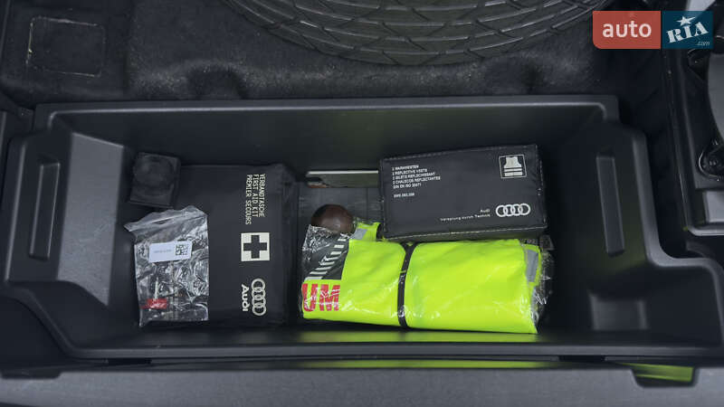 Внедорожник / Кроссовер Audi e-tron 2019 в Сваляве