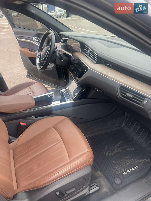 Внедорожник / Кроссовер Audi e-tron 2021 в Кривом Роге фото 11 Внедорожник / Кроссовер Audi e-tron 2021 в Кривом Роге