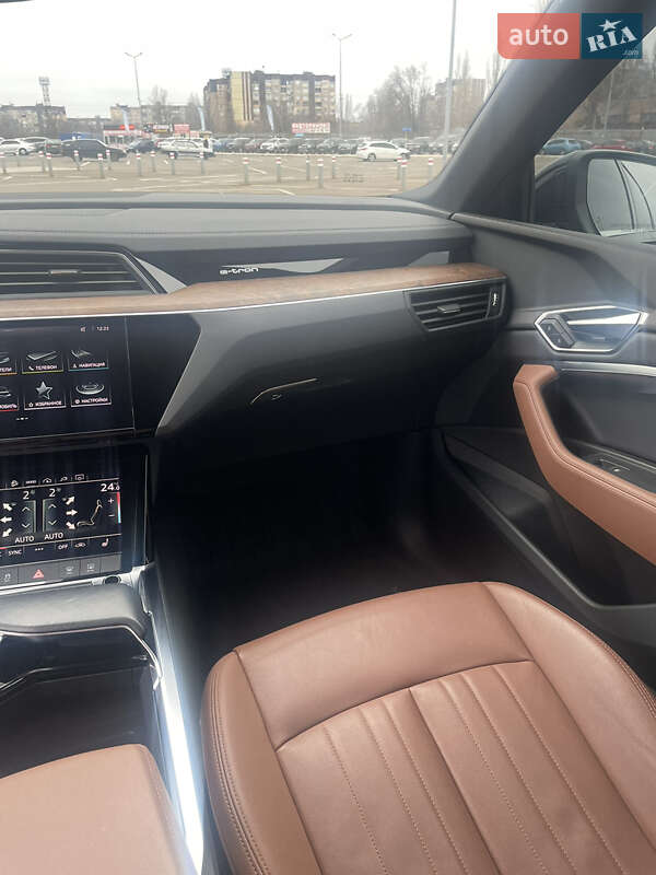 Внедорожник / Кроссовер Audi e-tron 2021 в Кривом Роге фото 13 Внедорожник / Кроссовер Audi e-tron 2021 в Кривом Роге