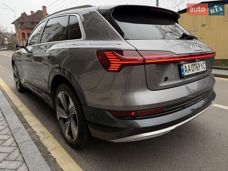 Внедорожник / Кроссовер Audi e-tron 2019 в Киеве