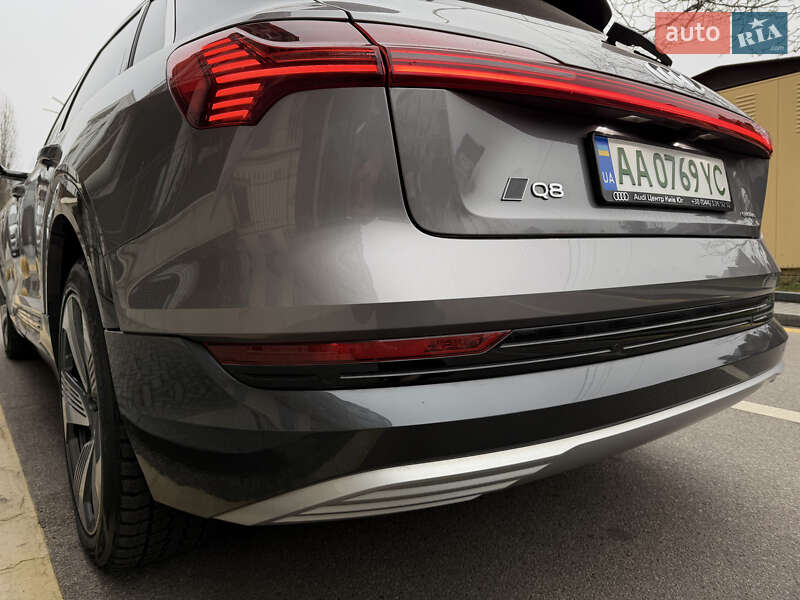 Внедорожник / Кроссовер Audi e-tron 2019 в Киеве