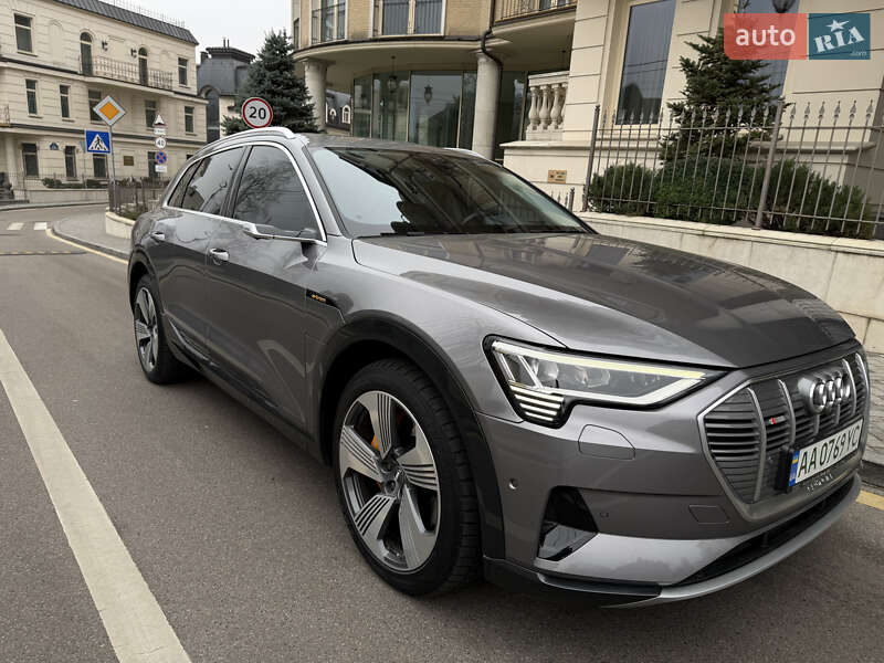 Внедорожник / Кроссовер Audi e-tron 2019 в Киеве