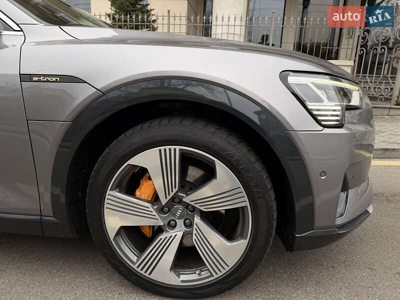 Внедорожник / Кроссовер Audi e-tron 2019 в Киеве